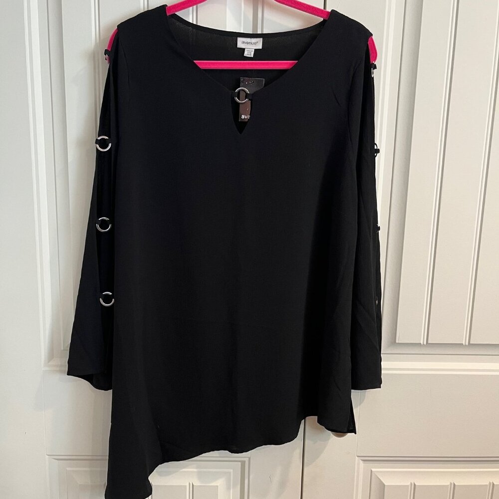 Avenue Women's Black Ring Detail Top - Size 14/16, Asymmetrical Hem